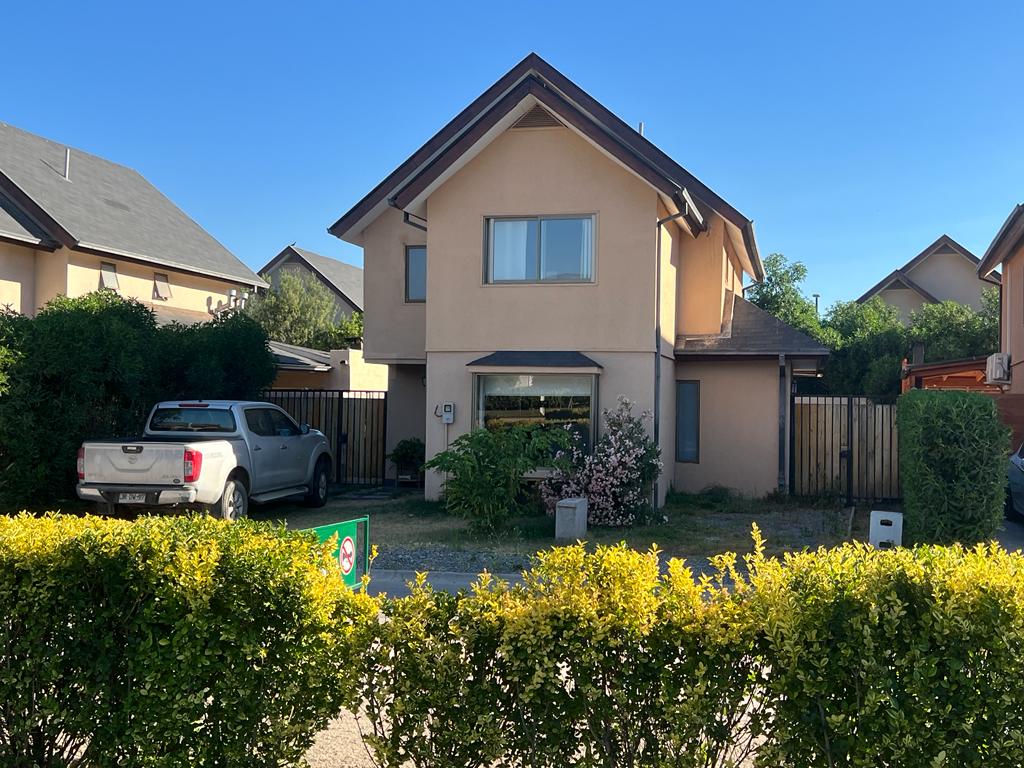 Condominio Los Portones / Colina